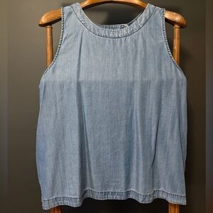 Chambray Split Back Sleeveless Top Tank Top with Snaps